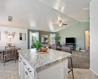 Idaho Family-Friendly Retreat - Caldwell - Eetruimte