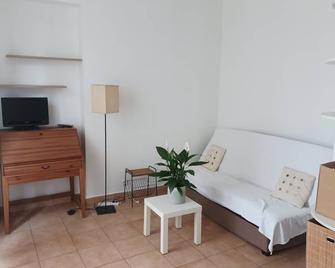 Studio en RDC de 22 m2 - Issy-les-Moulineaux - Living room