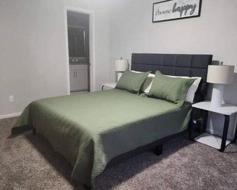 New home for a comfy getaway. - Horizon City - Bedroom