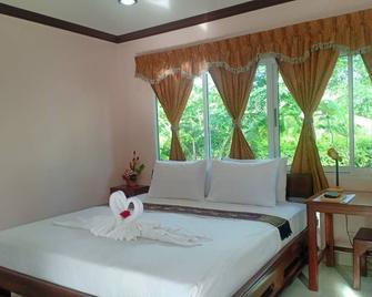 Capital O 75415 Nanthachart Riverview Resort - Samut Songkhram - Bedroom