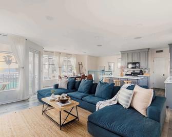 Venice Oceanview Home | Balcony | Steps to Beach - Los Angeles - Olohuone