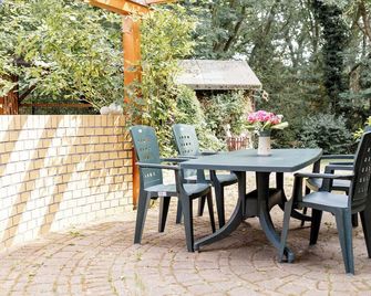 comfortable and spacious guest apartment in the countryside - Віттенберг - Патіо