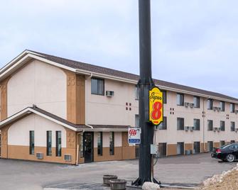 Super 8 by Wyndham Bismarck - Bismarck - Bygning