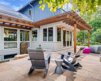 Luxury Custom Home near downtown Louisville/Superhost listing - Louisville - Patio