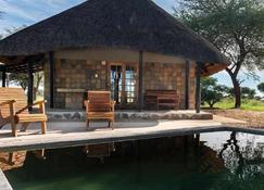 Africa Awaits Lodge & Safaris - Gobabis - Pool