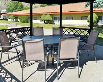 Fremont Inn - Lakeview - Patio