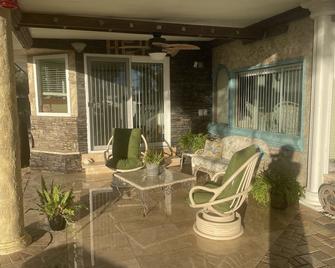 LakeSide Villa-Jacuzzi, Major Springs & Manatees nearby & Fort Island Gulf Beach - Hernando - Patio