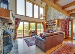 Architect-Designed Retreat on 2 Acres with Mtn Views - Franconia - Living room