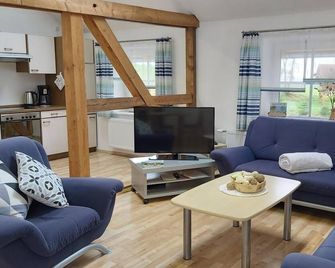 Geräumige Ferienwohnung für bis zu Acht Personen mit Kostenfreiem Wlan - Waldmünchen - Obývací pokoj