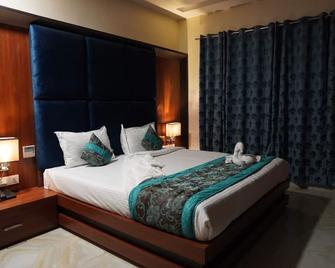 Hotel Surya International - Shahdol - Bedroom