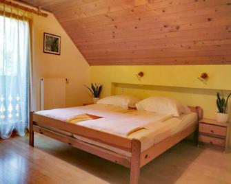 Hisa Erlah - Ukanc - Bedroom