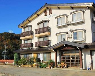 Villa Katashio - Nozawa Onsen - Gebouw