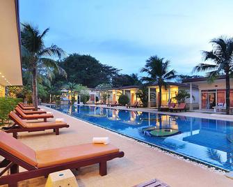 Phuket Sea Resort Sha Extra Plus - Rawai - Piscina