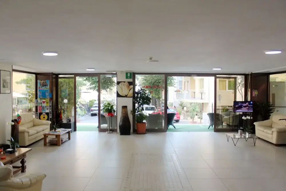 هوتل فيليني