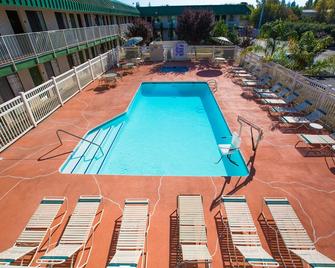 University Inn - פרסנו - בריכה