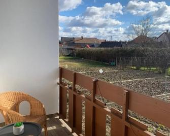 Modern two bedroom flat with balcony - Lenti - Balkón