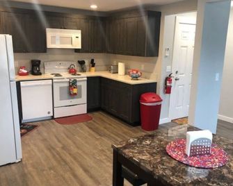 3143 Dover #3 · New Modern Quality Apartment #3 - Goodson - Longview - Kitchen