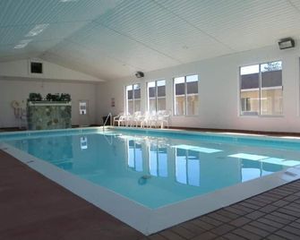 Mighty Mac Bridgeview Cabin 3 - Mackinaw City - Pool