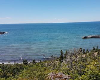 Whale Cove Inn - Digby - Beach