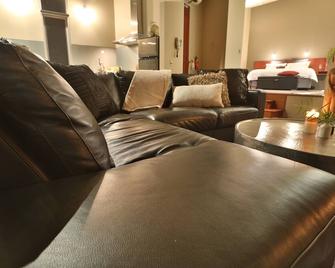 Ironstone Romantic Couples Retreat - Halls Gap - Wohnzimmer