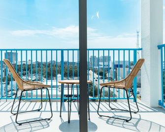 Mint House St. Petersburg - Downtown - St. Petersburg - Balcón