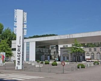 Charmant Gîte avec Jardin aux Portes d'Épinal, Idéal Couples ou Séjours Pro, Proche Commerces et Nature - FR-1-589-278 - Épinal - Bygning