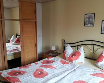 Gemütliches Ferienhaus mit Großer Terrasse - Bad Liebenstein - Schlafzimmer