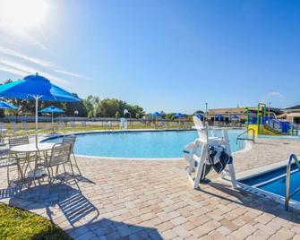Luxury and tranquility, In the Heart of Poinciana, just 30 min from Disney! - Poinciana - Piscina