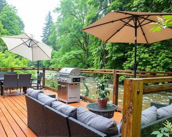 Marin Riverside Lodge - Maple Ridge - Patio