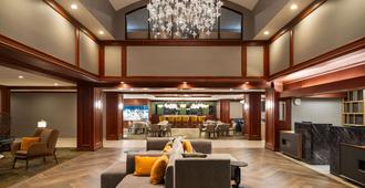 La Quinta Inn & Suites by Wyndham Madison American Center - Madison - Resepsjon