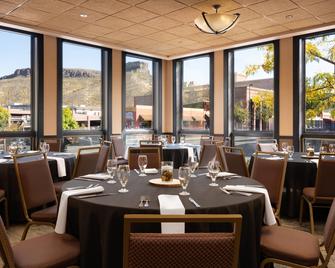 The Golden Hotel Ascend Hotel Collection - Golden - Restaurant