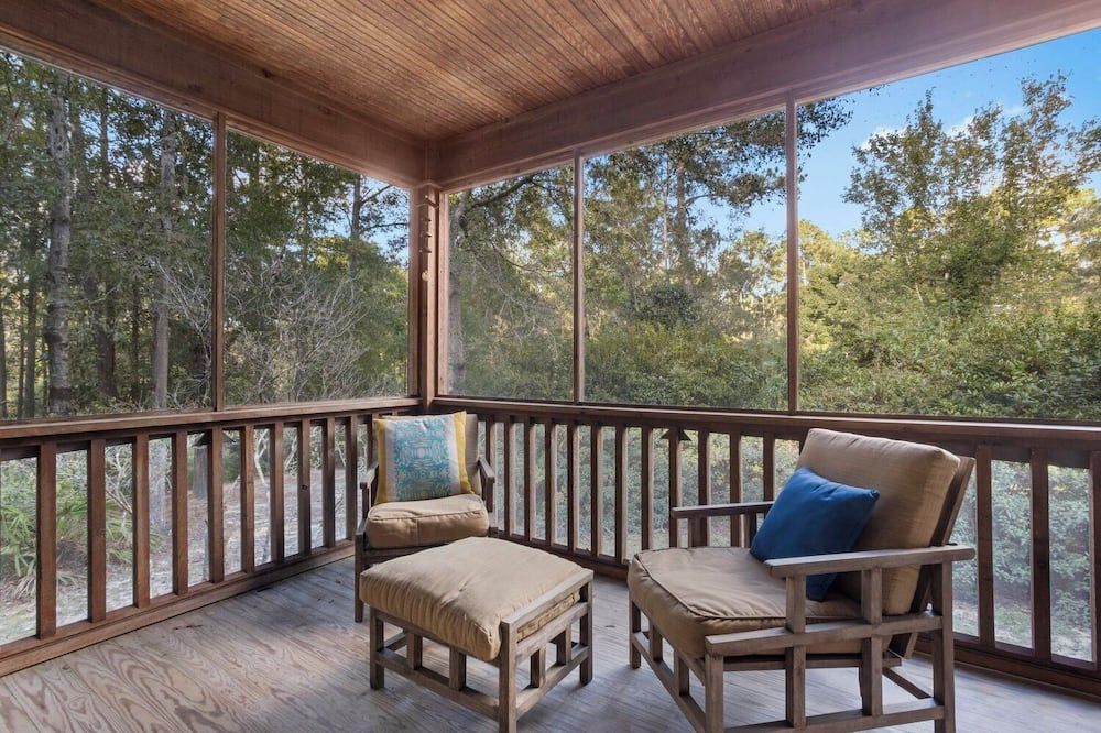 Cozy 2-bedroom cabin on the river in Vancleave