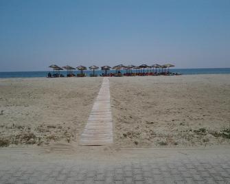 Lidra - Korinos - Strand