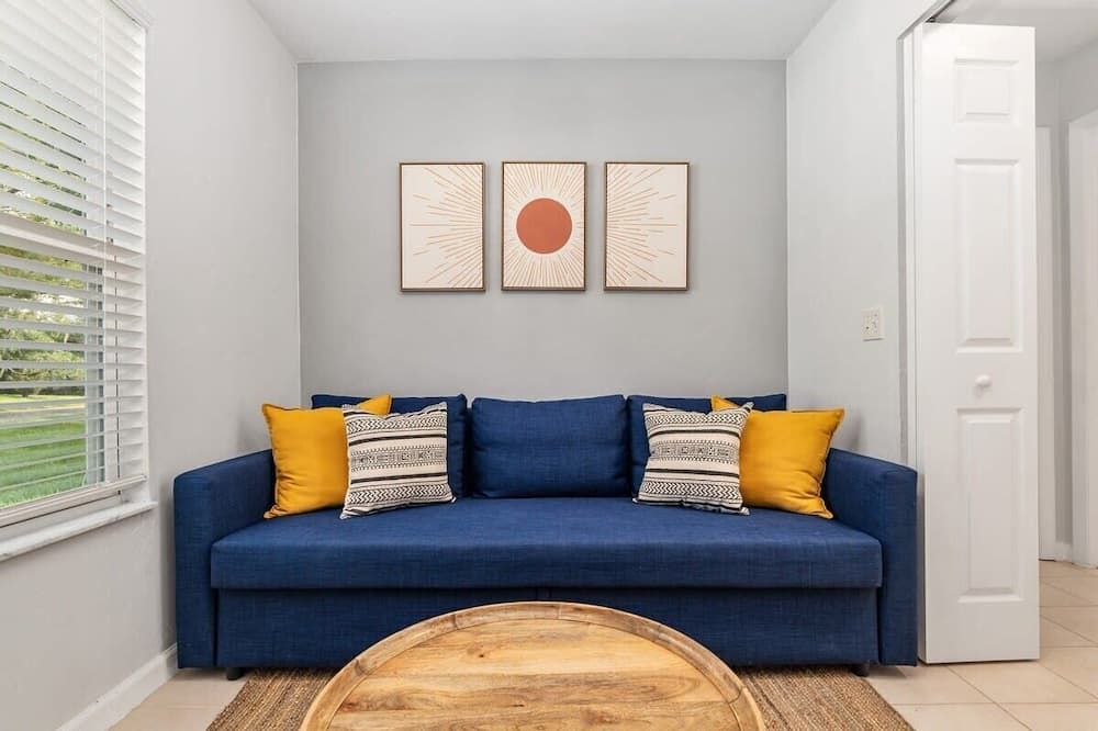 Serenity Terrace King Bed W Lounge & Coffee Bar - Alachua - Huiskamer