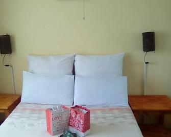 Rifumo Bed & Breakfast - Krugersdorp - Slaapkamer