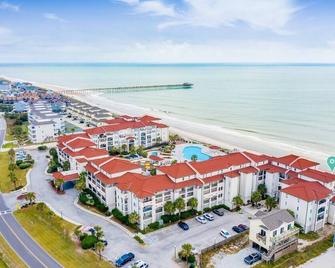 Beachfront Breeze - Oceanfront w/ Pools & Hot Tubs - North Topsail Beach - Edificio