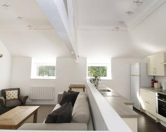 Orchard Cottage - Shaftesbury - Living room