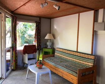 Rentals close to shops with enclosed garden for families or others. - Mimizan - Salon