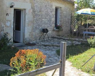 poitevine house - Saint-Jean-de-Sauves - Patio