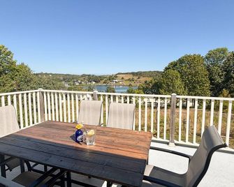 Charming Harbour View Crafstman Home - Lunenburg - Balcón