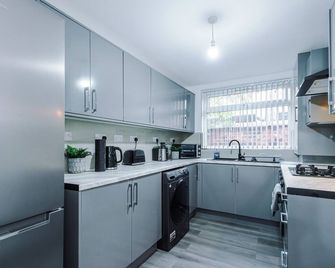 Cosy 2 bed House - 15 minutes from City Centre - Manchester - Kök