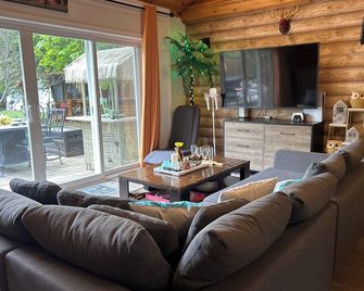 Utopia villa and spa - Innisfil - Living room