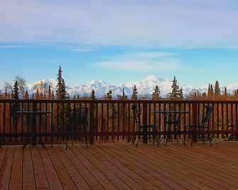 Grace and Bill's Freedom Hills B&B - Talkeetna - Balcón