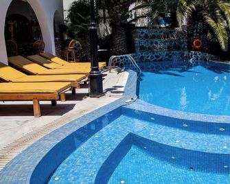 Black Sandy Beach - Perissa - Pool
