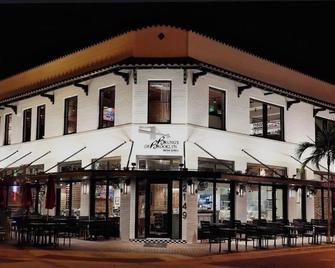 Walk to Best Eats and Shops and Stay in Style - Fort Myers - Edificio