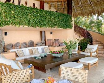 Breath Taking Cliffside Villa in Punta Ixtapa, Mexico's top private resort - Ixtapa - Patio