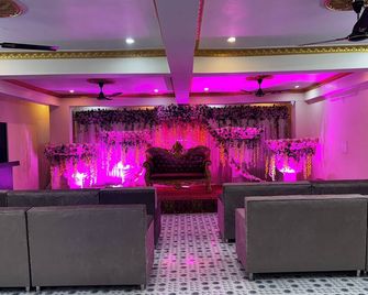 Ss Hotel - Gaya - טרקלין