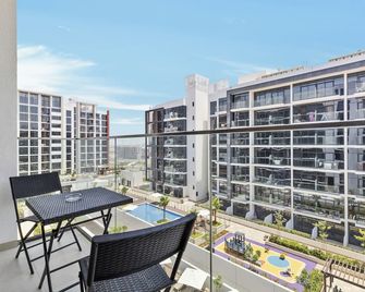 Waves - Azizi Riviera Building 25 Cozy Studio With Balcony - Dubai - Balcony