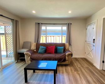 Newly remodel & convenient 4 bd/4ba at nice and quiet neighborhood in San Jose - San Jose - Salon