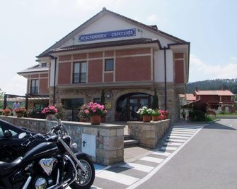 Hotel Valle de Cabezón - Cabezón de la Sal - Building
